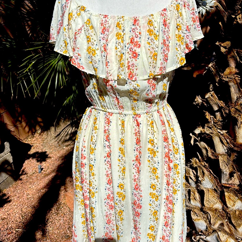 Hem & Thread Ruffle Floral Dress Size S - Picture 3 of 8